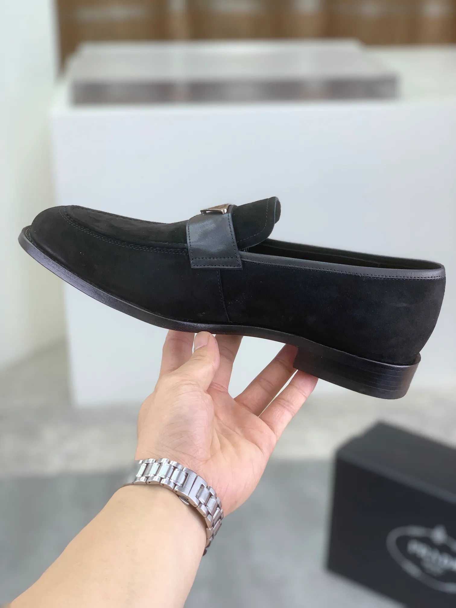 Factory price P920 💰 (high-grade genuine leather outsole) original quality, top version 🔱 ＰＲＡＤＡPrada. Men's business casual leather shoes, top quality leather shoes. 1:1 shipment ⬆️Luxurious and noble 👞All imported original brand fabrics, just to create a more comfortable wearing experience. Upper: Original comfortable selected frosted calfskin ➕Top imported water-dyed full cow lining, original lightweight and comfortable high-grade genuine leather outsole ✔️Number: 39-44 (38.45.46 can be customized)